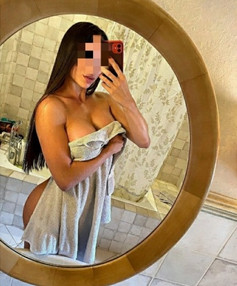 💋🌹 Живу в Москве и готова встретиться с тобой у себя или приехать к тебе. Мои услуги включают все, что ты только пожелаешь - классический секс, оральные ласки, массаж и многое другое. 🔥✨ У меня есть великолепные отзывы, говорящие о моей неповторимости и профессионализме. Также прикрепила немного фото, чтобы ты мог оценить мою красоту. Доверься мне и я сделаю все, чтобы твоя ночь была незабываемой! 🌟💫 Таисия